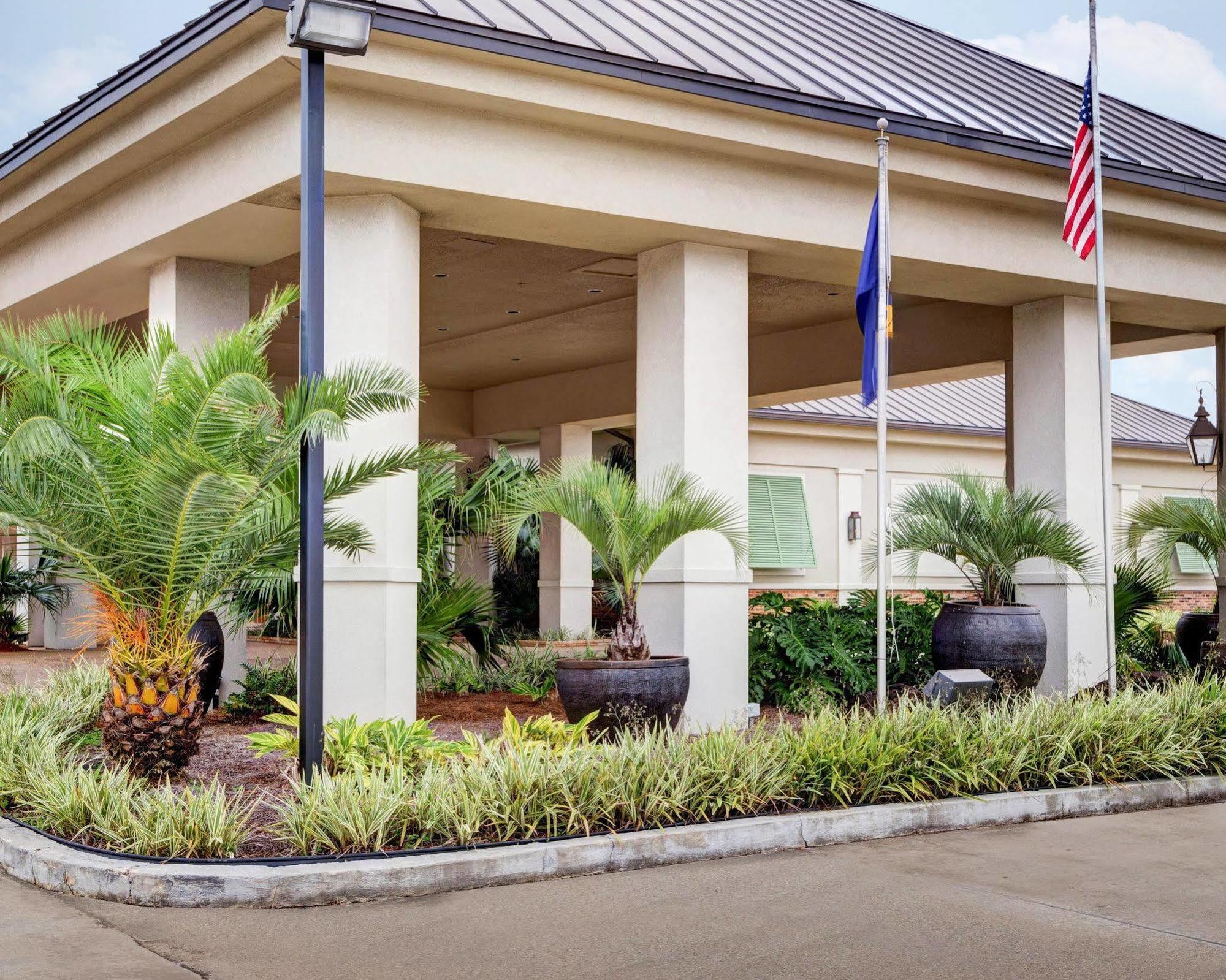 Courtyard By Marriott Covington / Mandeville Εξωτερικό φωτογραφία